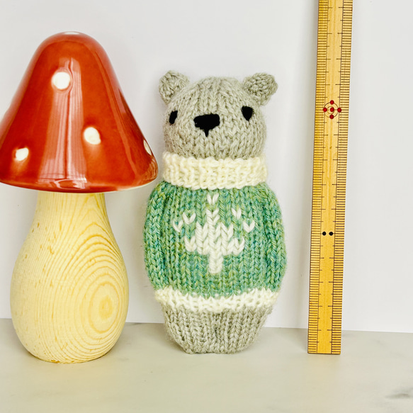 ツリーセーター　雪くま　グリーン　くまのあみぐるみ　くまのぼうぐるみ　スウェーデン編み人形 5枚目の画像
