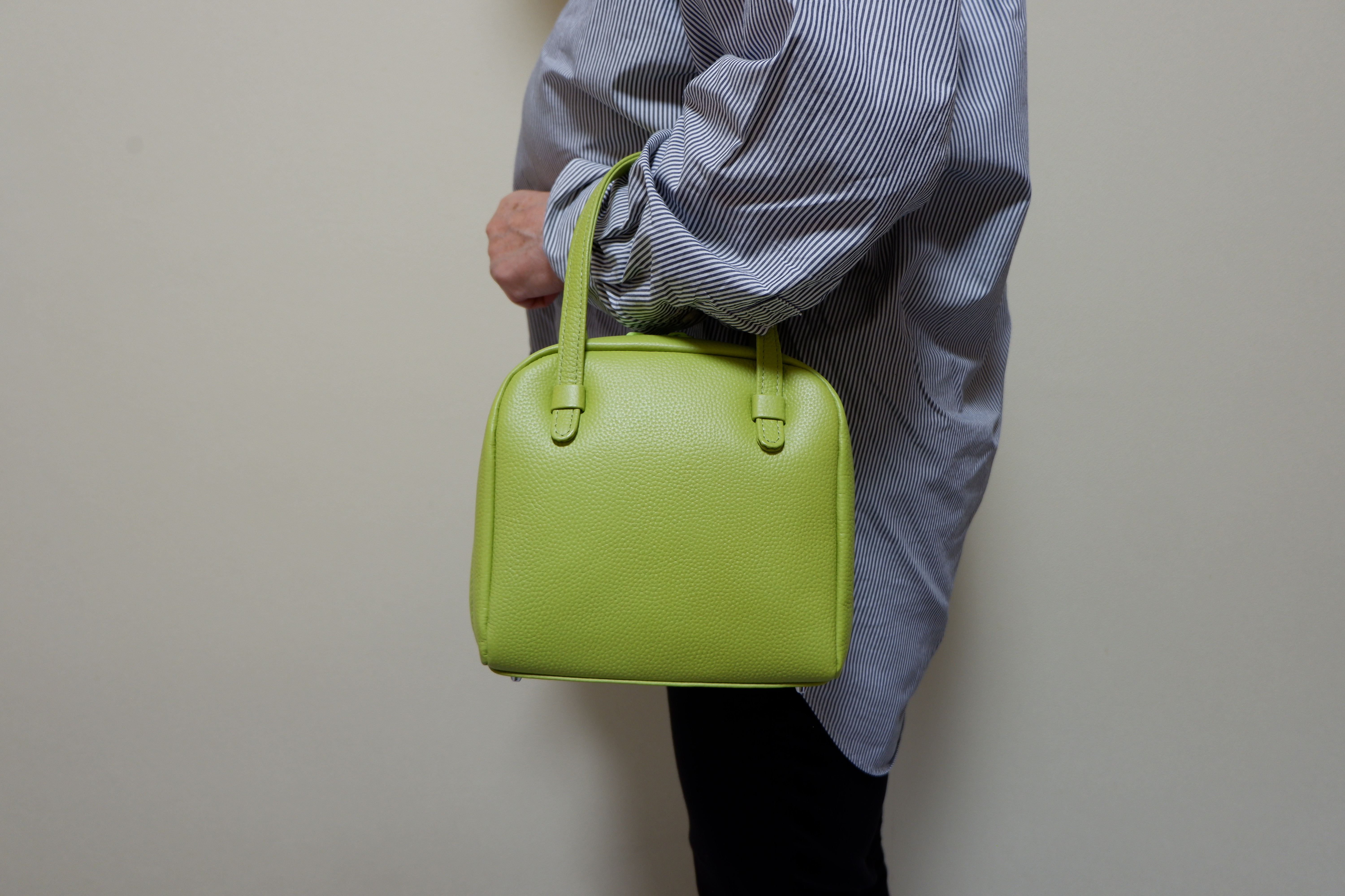 牛革　三方ファスナー　フルオープン　ミニボストンバッグ　縦型