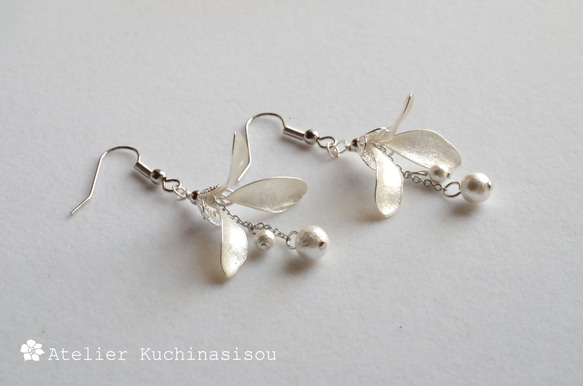 美甲花雪花蓮與棉質珍珠耳環&lt;銀色&gt; 第1張的照片