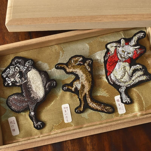 ペチャ猫サンタ ブローチ  朧月です ペチャ猫サンタ ブローチ 朧月様専用です ラボットアクセサリー