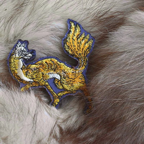 浮世絵_狐の妖怪[九尾の狐]刺繍のブローチ 1枚目の画像
