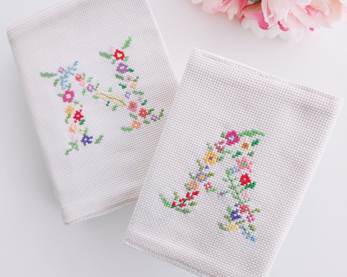 ちょす　オーダー　手刺繍　礼拝用書　カバー　ローズ　フラワー　イニシャル dae375f728fea1e5ecbdbf998e9089