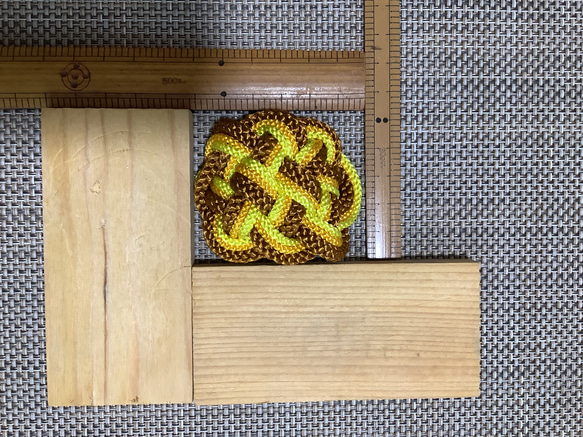 江戸打ち紐の飾り結び　ポニーフック　（金茶×黄×橙） 4枚目の画像