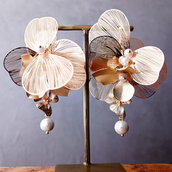 透ける 羽 蝶 ゴールド 大ぶり 花 花嫁 ピアス イヤリング 結婚式