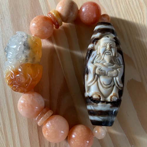 開光風化五眼天珠財神天珠と黄龍玉ヒキュウ彫り珠のミャンマー翡翠 