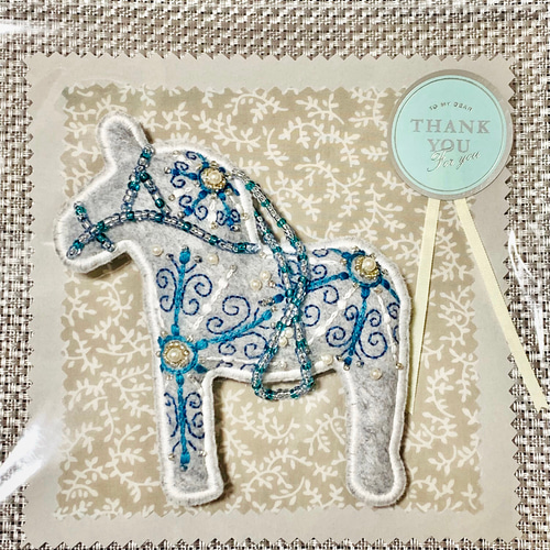 幸せを運ぶ馬 北欧のダーラナホース（スノーフレーク クリスタルブルー