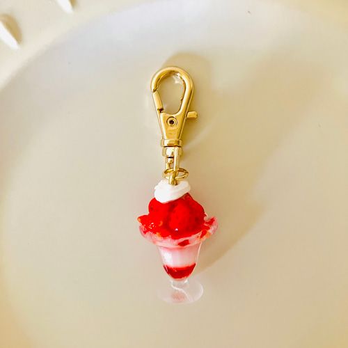 いちごパフェ⭐︎★デニムリメイクチャーム いちごパフェ☆様専用 デニムリメイクチャーム - メルカリ