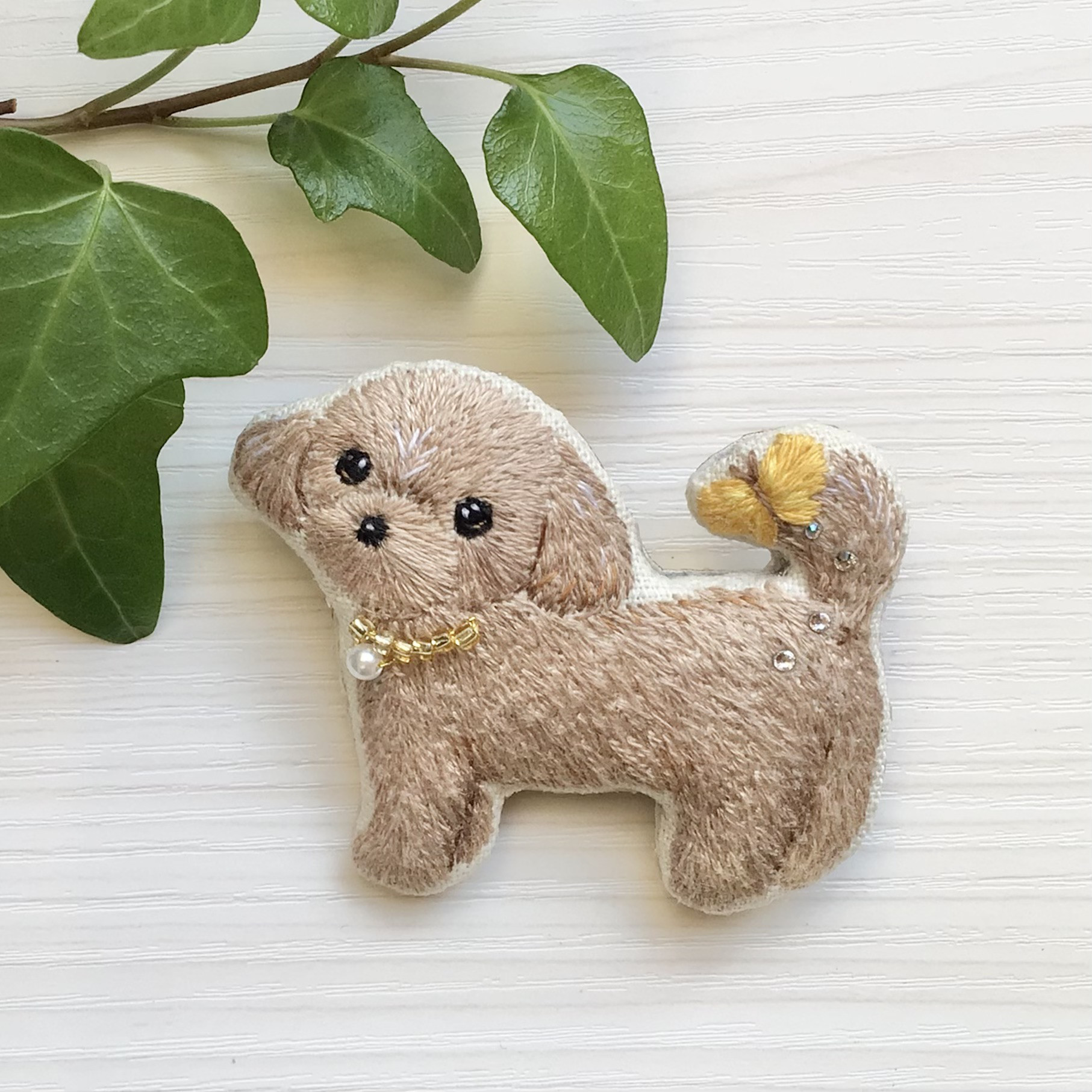 ミニチュア トイプードル ブローチ ビーズ ハンドメイド 手刺繍