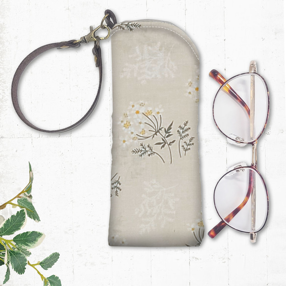 バッグに付けられる メガネケース  レースフラワー 花柄  眼鏡ケース  ストラップ付き ふんわり 1枚目の画像