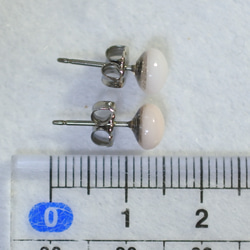 (1 件) 粉紅色蛋白石耳環（6 毫米，鈦柱） 第5張的照片