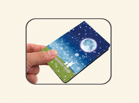 二つ折りパスケース/ICカードケース/カードケース【ほのぼのうさぎ（花びら舞う夜－白うさぎ）】（名入れ可） 3枚目の画像