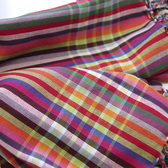 ケニアの綿織物 キコイ（ Kikoi ）ショール大判 ストール 羽織る 2枚目の画像