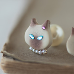 【クリスマス限定】選べる猫とパールキャッチ ピアス/ノンホール 3枚目の画像