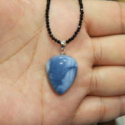 鮮やかなブルーが魅了するブルーオパールペンダント！メイドインジャパン！一点物　天然石　１ 8枚目の画像