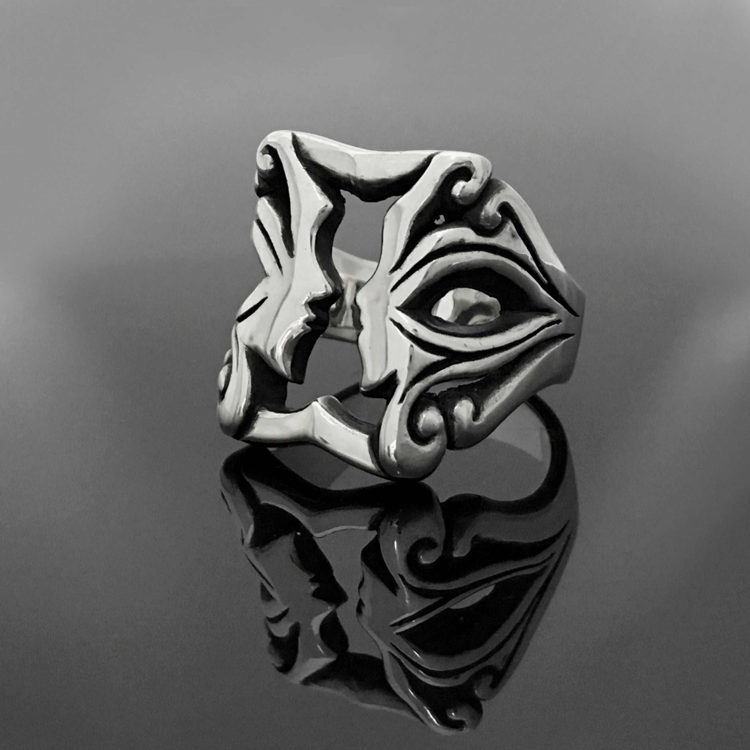 双子座のシンボルマークをモチーフにしたシルバーデザインリング