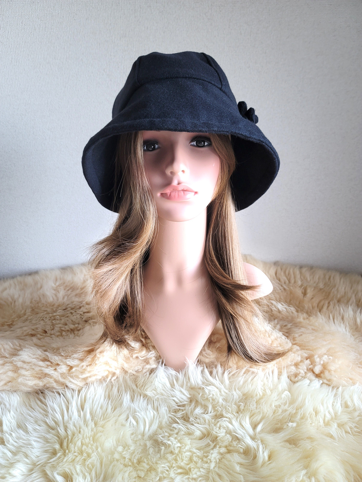 ブラックウール★蝶が羽ばたく後ろ姿★バタフライ★フィットhat