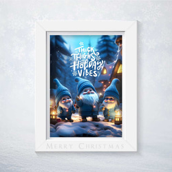 ほっこり温もりのクリスマス〜厚着のノームたちと雪景色のホリデーバイブポスターで心温まる冬の装飾 1枚目の画像