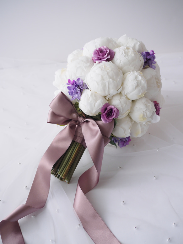エレガント芍薬つぼみブーケ　ホワイト＆パープル　ラウンドブーケ　ピオニー　アーティフィシャルフラワー 