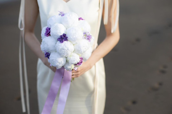 エレガント芍薬つぼみブーケ　ホワイト＆パープル　ラウンドブーケ　ピオニー　アーティフィシャルフラワー 