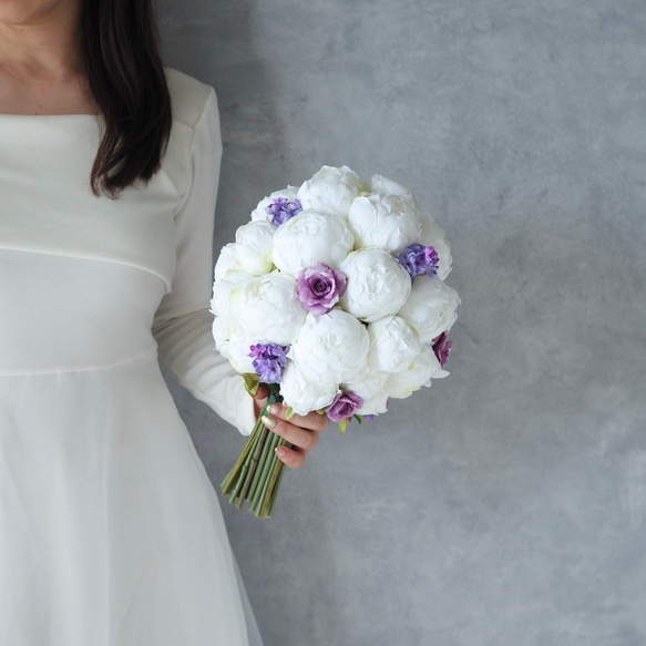 エレガント芍薬つぼみブーケ　ホワイト＆パープル　ラウンドブーケ　ピオニー　アーティフィシャルフラワー 