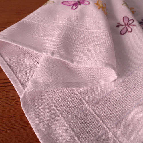 フランスの手仕事/カラフルな蝶々の手刺繍 生地・テーブルクロス(未