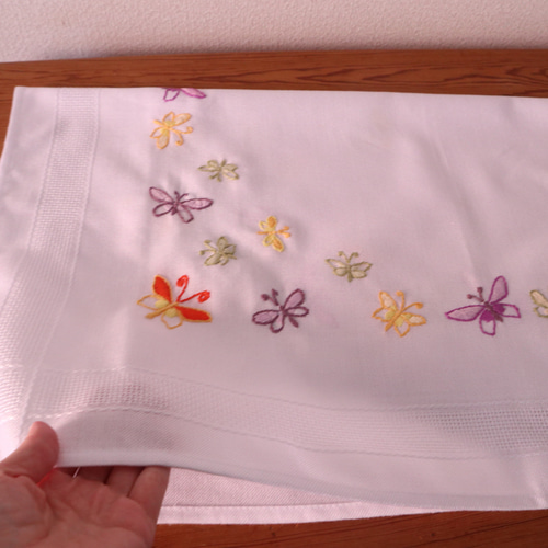 フランス　アンティーク　蝶々刺繍　テーブルクロス フランス アンティーク 蝶々刺繍 テーブルクロス
