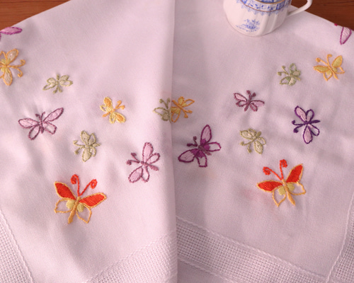 フランス　アンティーク　蝶々刺繍　テーブルクロス フランス アンティーク 蝶々刺繍 テーブルクロス