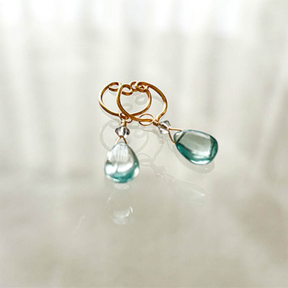 ノンホールピアス◆希少＆高価 天然石◆ジャイプール産ブルージルコン使用◆1点のみ