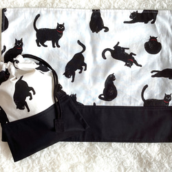 黒猫の給食用ランチョンマット&巾着袋セット 1枚目の画像