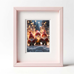 魔法のようなクリスマス夜を彩る、暖かい光の中で微笑みかける三人のノームのポスター：温かな祝祭の飾り 2枚目の画像
