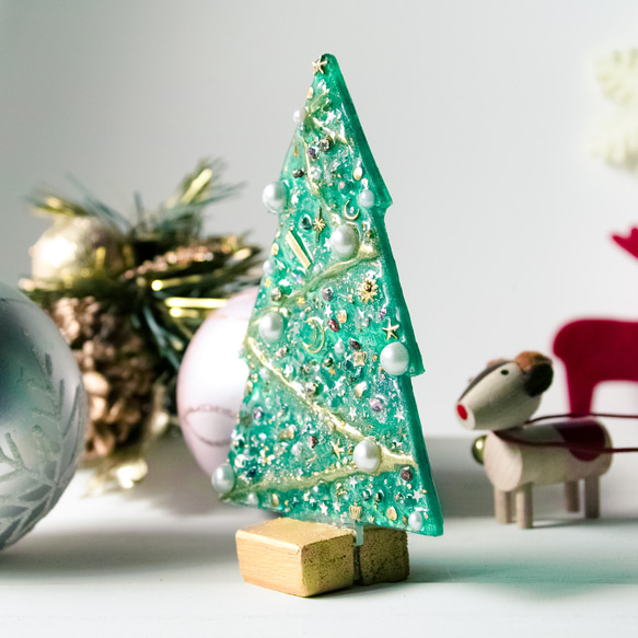 キラキラ輝くアクリル製卓上クリスマスツリー 4枚目の画像