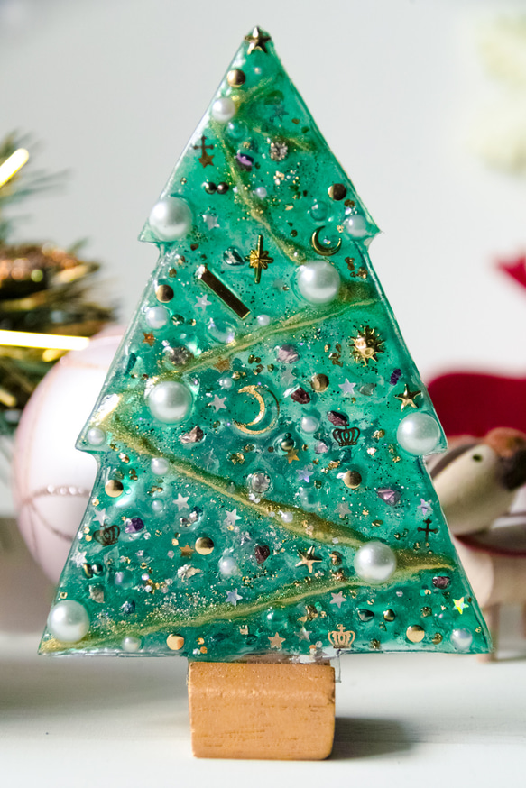 キラキラ輝くアクリル製卓上クリスマスツリー 3枚目の画像