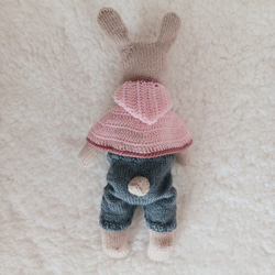 着せ替えマフラー付き　ウサギの編みぐるみピンクケープ 5枚目の画像