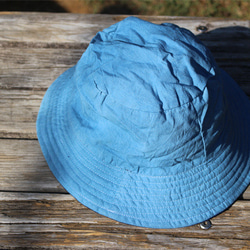 帽子 バケットハット シンプル 春夏秋冬用 草木染め コットン100% 两面　藍色 藍染 4枚目の画像