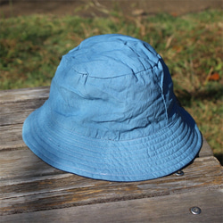 帽子 バケットハット シンプル 春夏秋冬用 草木染め コットン100% 两面　藍色 藍染 1枚目の画像