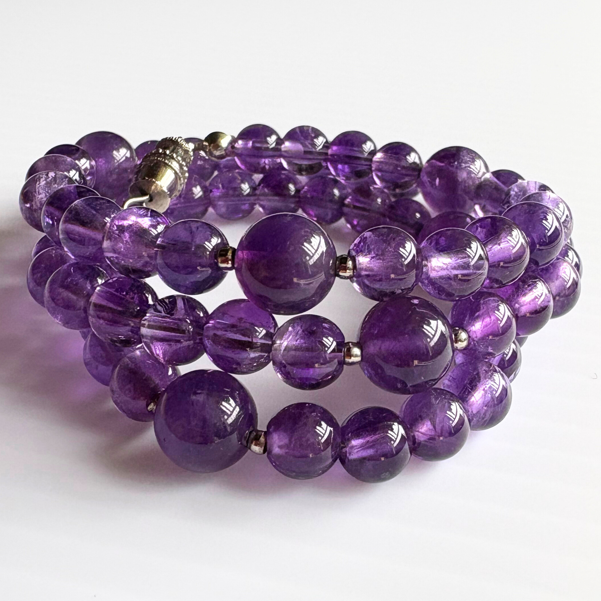 【A49】　高貴な紫のきらめき｜アメジストネックレス　紫水晶　愛の守護石　天然石　半貴石　天然石ビーズアクセサリー