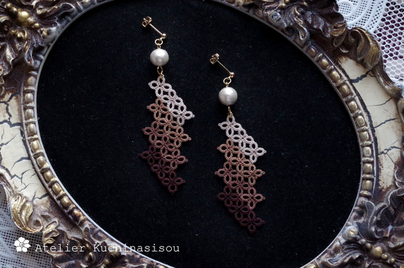 幾何梭織蕾絲棉質珍珠耳環（棕色） 第7張的照片
