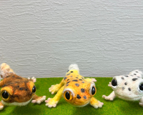 〈値下げ中〉　カエル　ウシガエル　ぬいぐるみ　羊毛フェルト① 値下げ中〉 カエル ウシガエル ぬいぐるみ 羊毛フェルト① 値下げ中