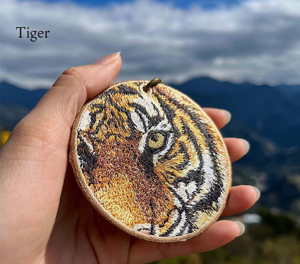 キーホルダー 刺繍 タイガー 虎 トラ ワッペン バッグチャーム 父の日ギフト アニマル プレゼント or-102 7枚目の画像