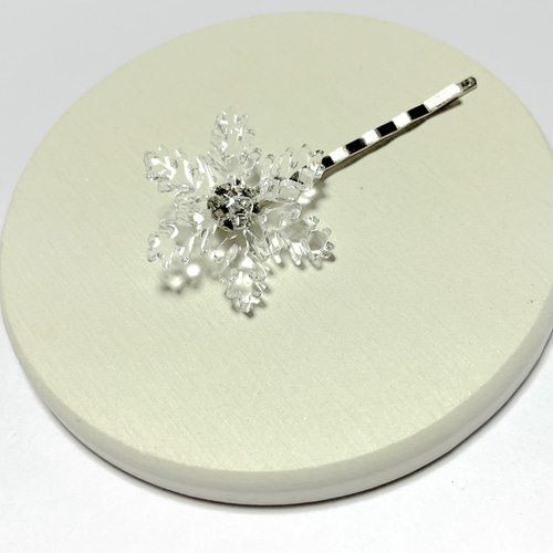 雪の結晶ヘアピン / レジン ヘアピン 華昇 優羽 通販 16804068｜Creema