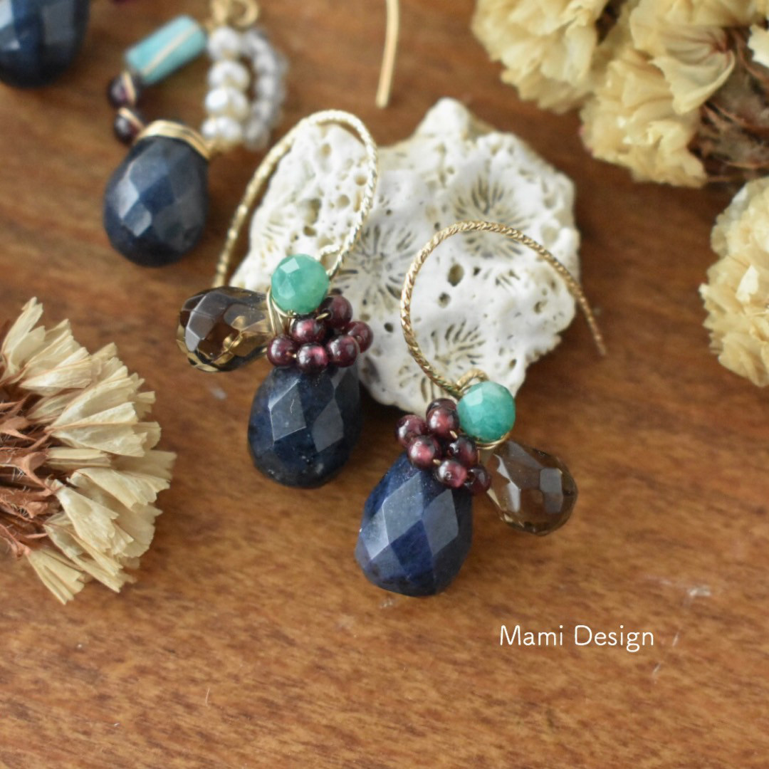 14KGF デュモルチェライトとスモーキークォーツのピアス