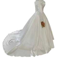 優しい オフショルダー 編み上げ サテン 長袖 Aライン オフホワイト トレーン 花嫁 拳式 結婚式 2枚目の画像