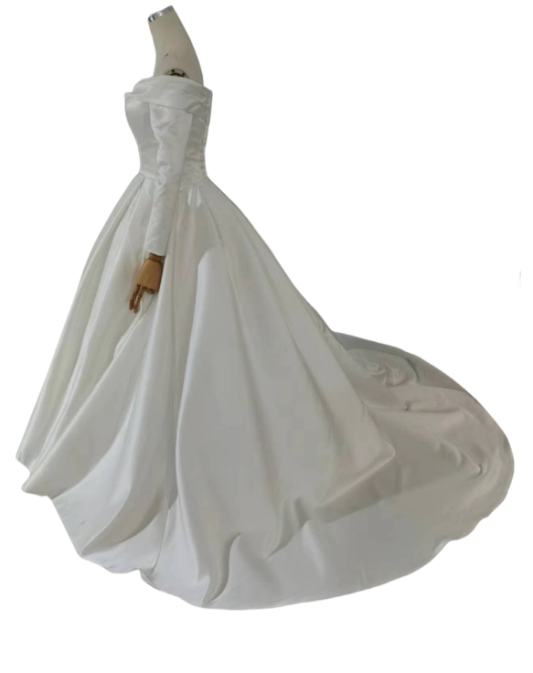 優しい オフショルダー 編み上げ サテン 長袖 Aライン オフホワイト トレーン 花嫁 拳式 結婚式 3枚目の画像