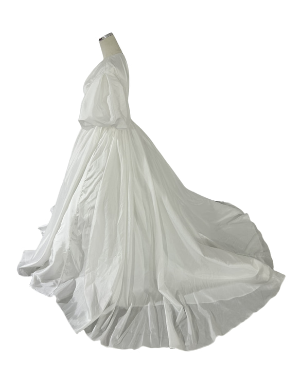 ウエディングドレス  エレガント オフホワイト Vネックドレス ロング 姫袖 披露宴   リボン 3枚目の画像