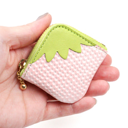 【リニューアル】ミニチュアL字ファスナー小銭入れ／ヘタ付き白いちご（牛革製） 2枚目の画像