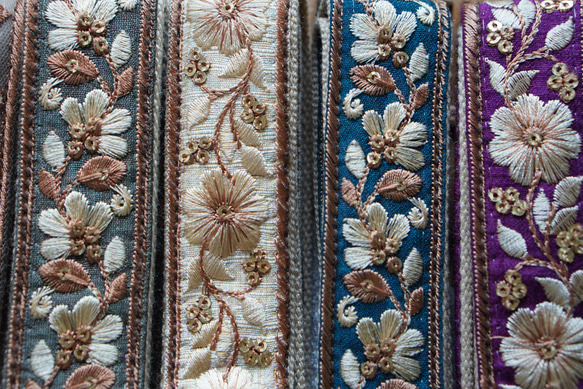 インド刺繍リボン　マルチストラップ　ブルー 4枚目の画像