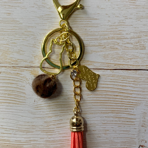 ボンボンしっぽのネコのバッグチャームです アニマル バッグチャーム  