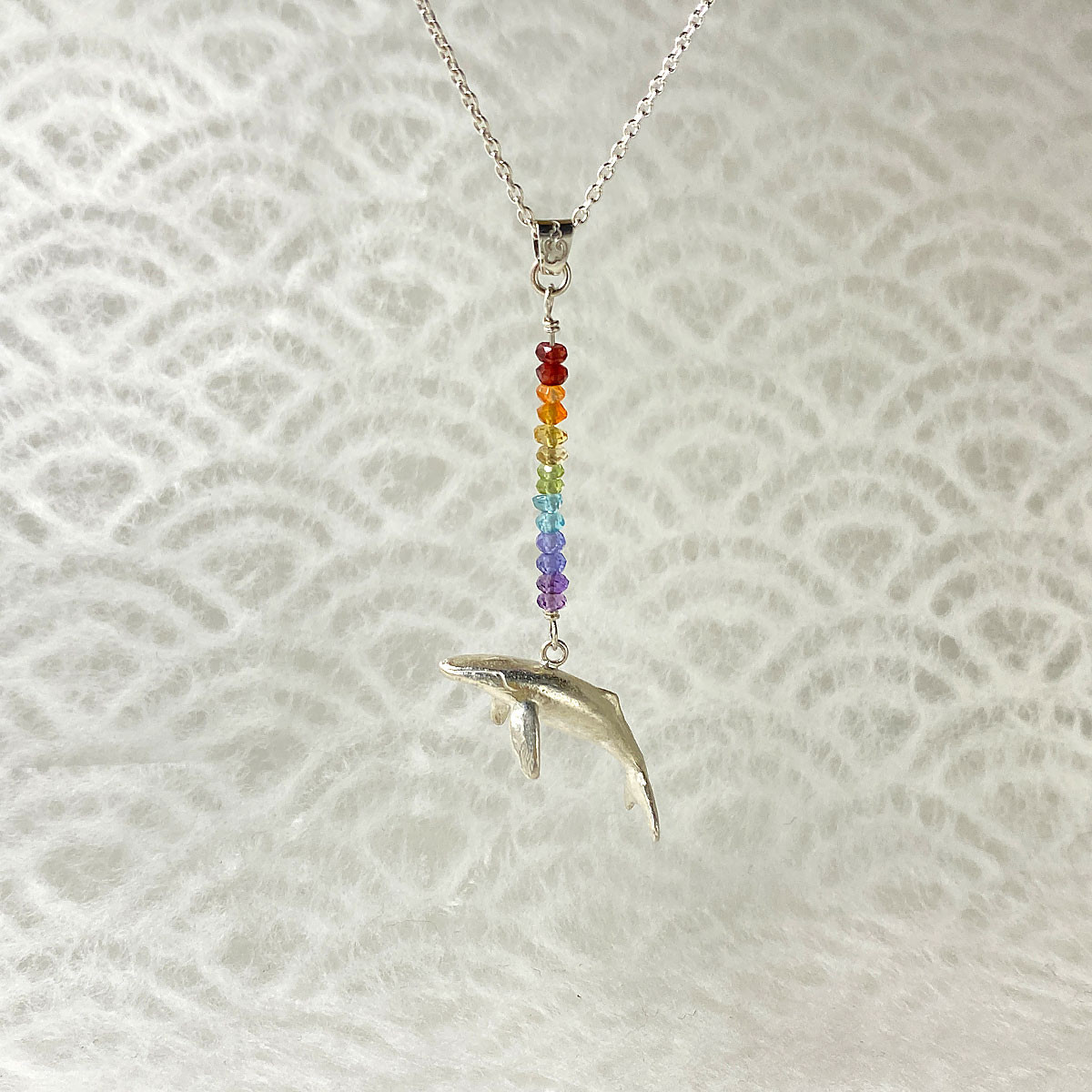 進化と多様性：ザトウクジラのペンダント