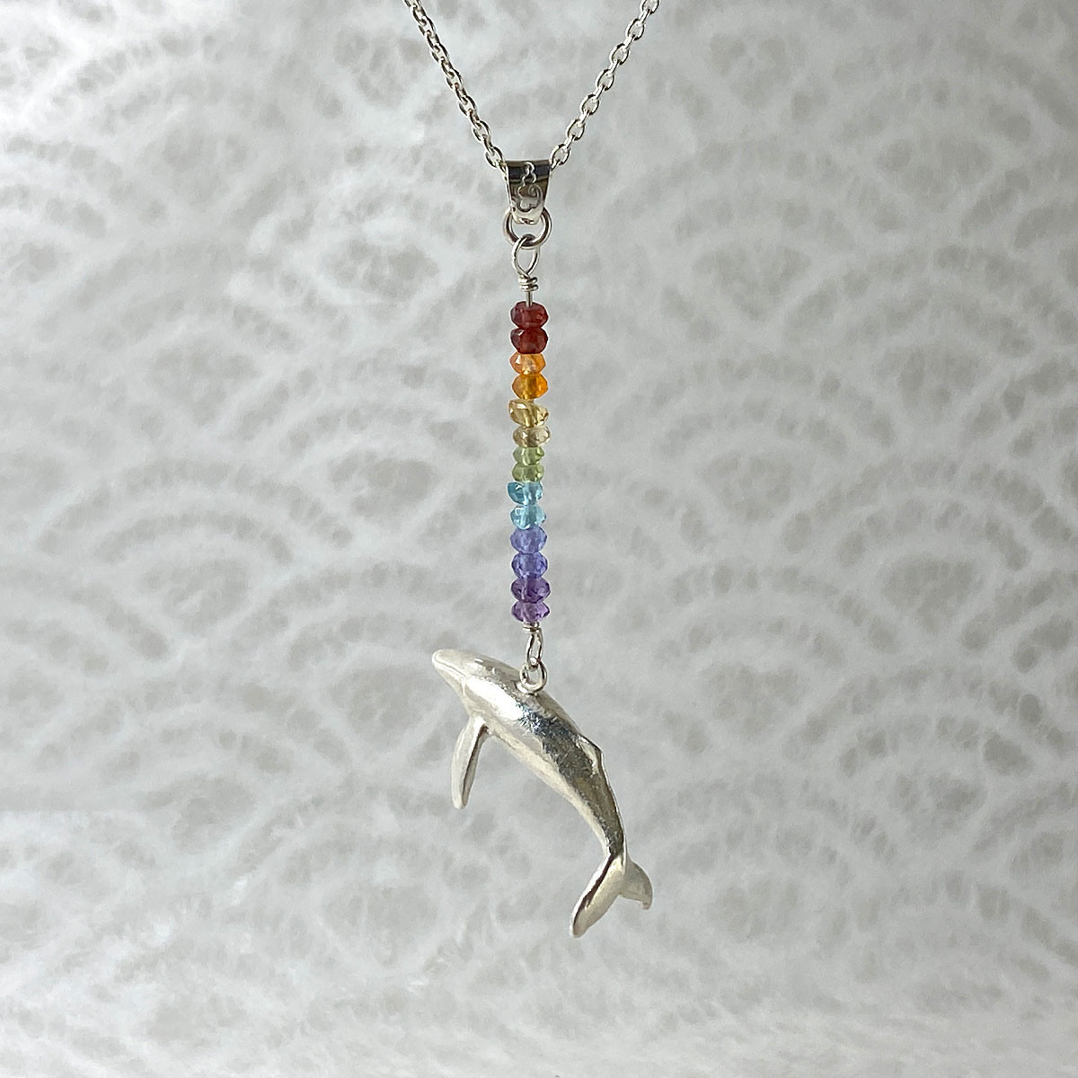 進化と多様性：ザトウクジラのペンダント