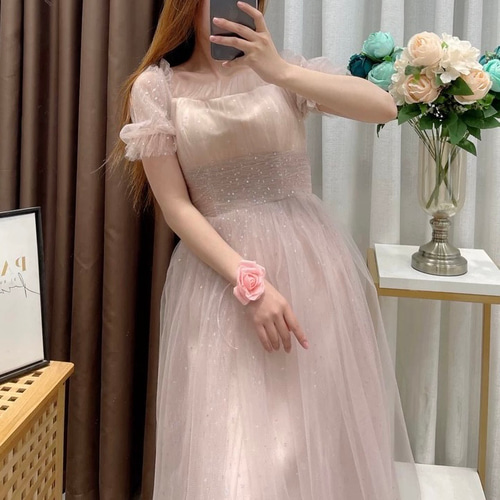 可愛いドレス キラキラチュール 薄ピンク 二の腕を隠せる ミモレ丈/床